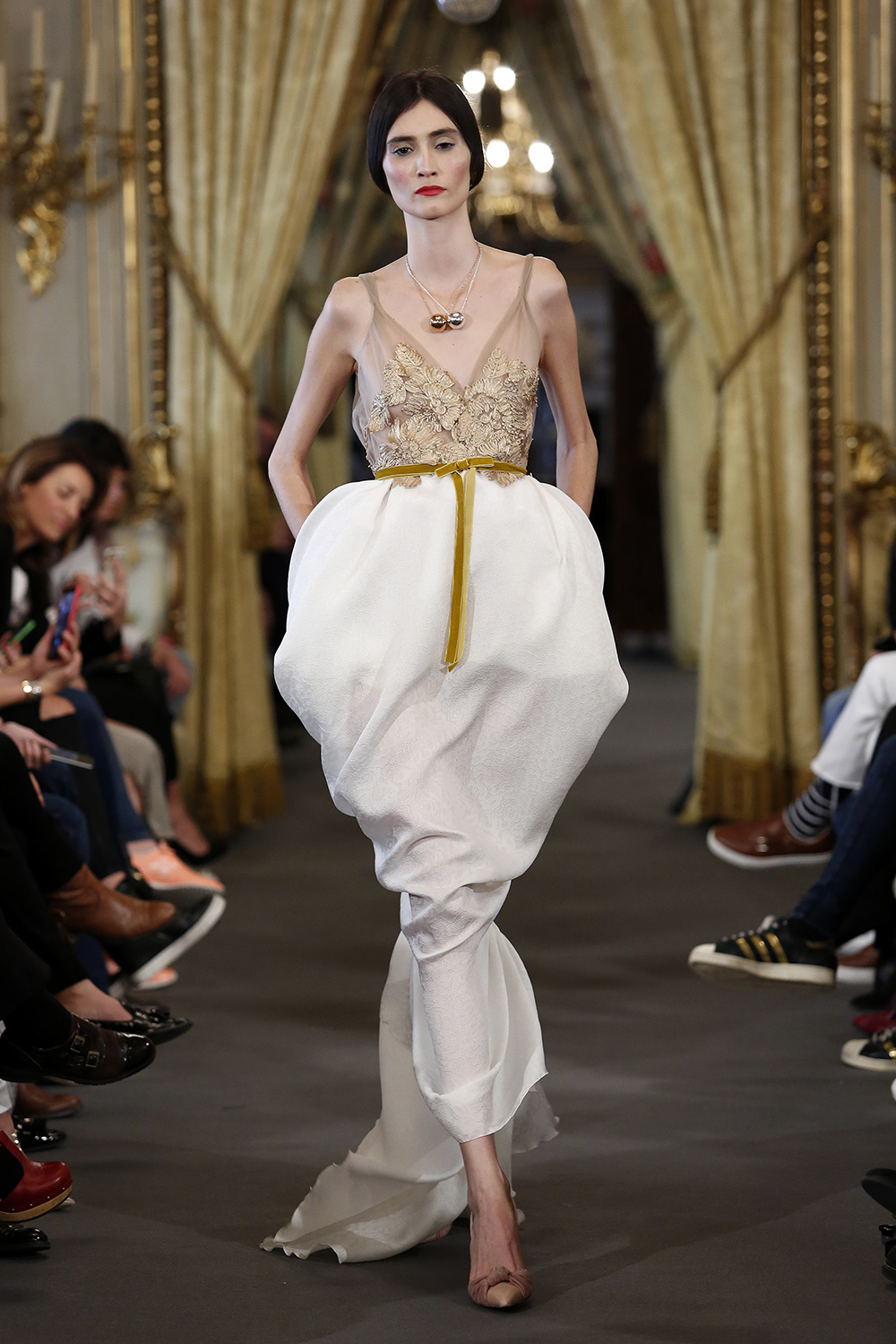 Cristina Pascual desfile en Atelier Couture