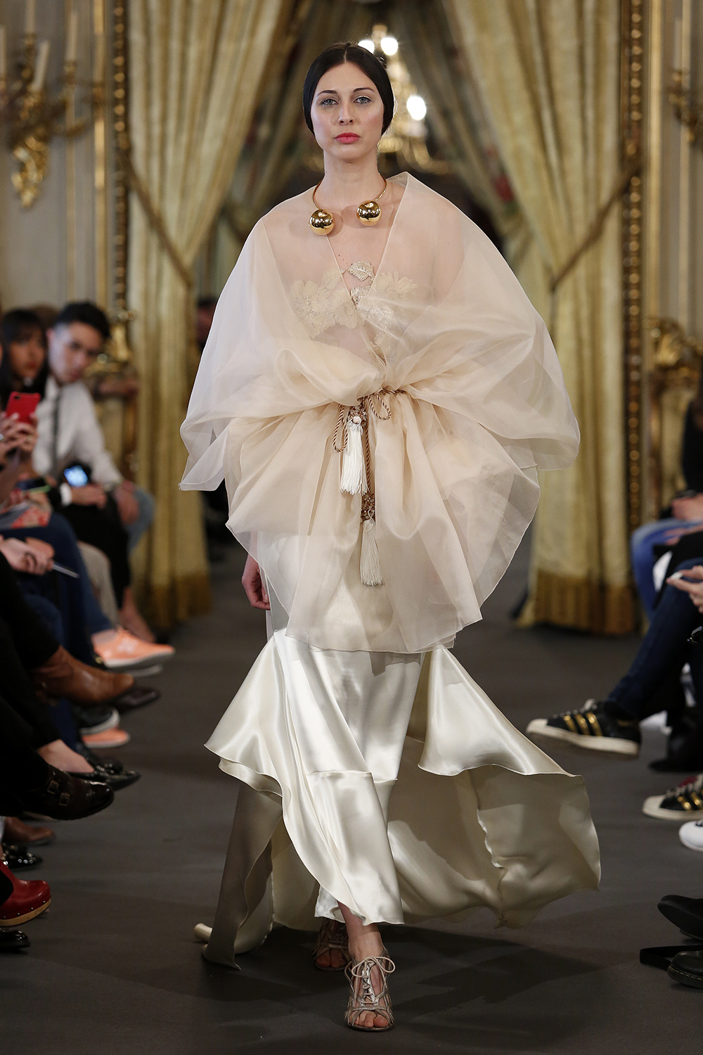 Cristina Pascual desfile en Atelier Couture