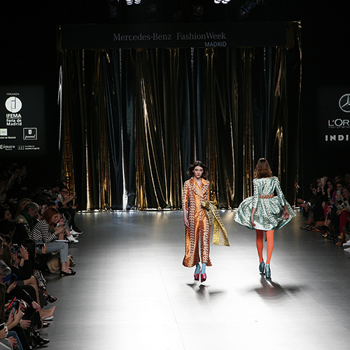 Modelos desfilando en Mercedes Benz Fashion Week Madrid en IFEMA