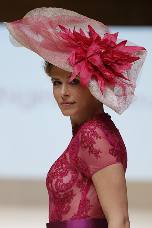 Desfile de la firma Higinio en la pasarela 1001 BODAS 2015 que tuvo lugar en el pabellón 6 de IFEMA, en Madrid del 14 al 16 de octubre.