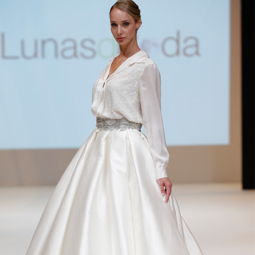 Desfile de la firma Lunas de boda en la pasarela 1001 BODAS 2015 que tuvo lugar en el pabellón 6 de IFEMA, en Madrid del 14 al 16 de octubre.