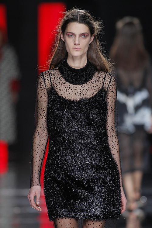 Modelo desfilando para Duyos en MBFW Madrid en la edición de julio 2016