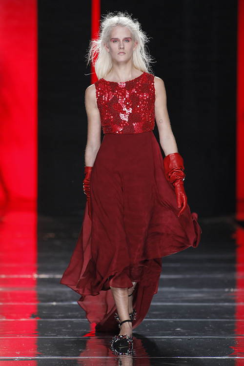 Modelo desfilando para Duyos en MBFW Madrid en la edición de julio 2016