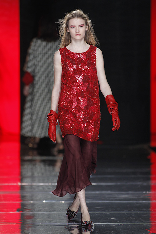 Modelo desfilando para Duyos en MBFW Madrid en la edición de julio 2016