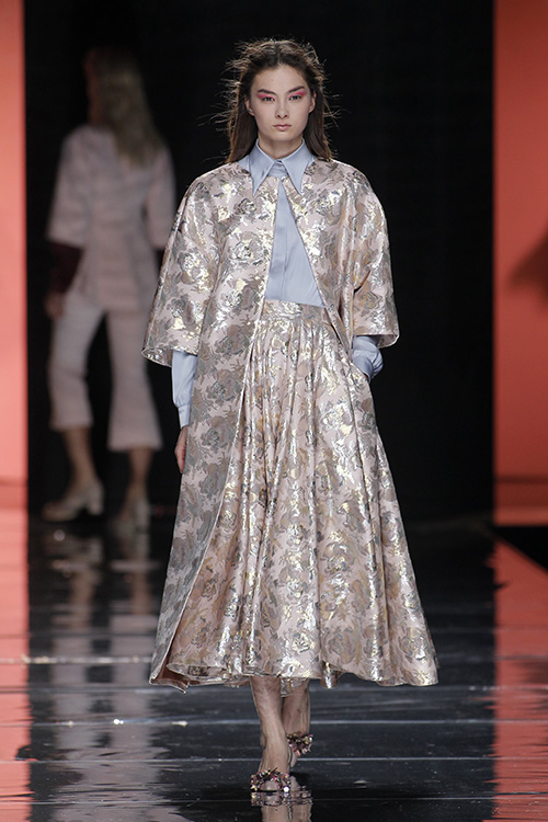 Modelo desfilando para Duyos en MBFW Madrid en la edición de julio 2016