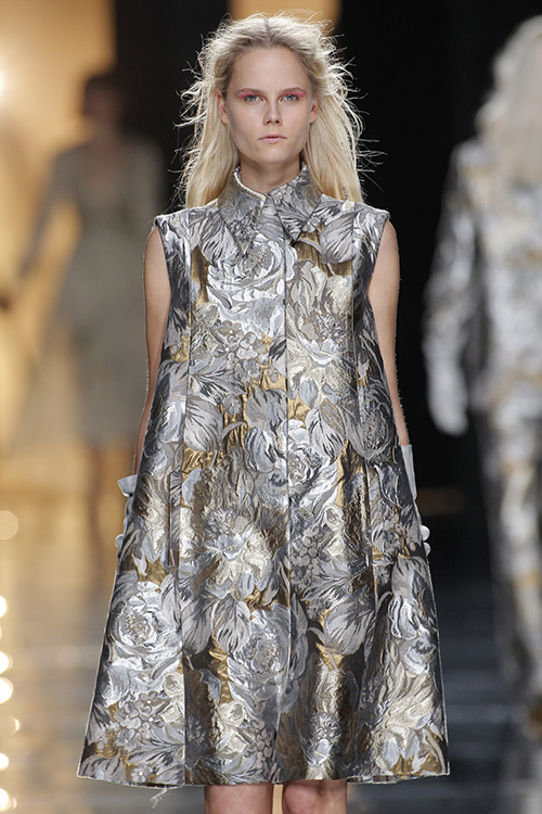 Modelo desfilando para Duyos en MBFW Madrid en la edición de julio 2016