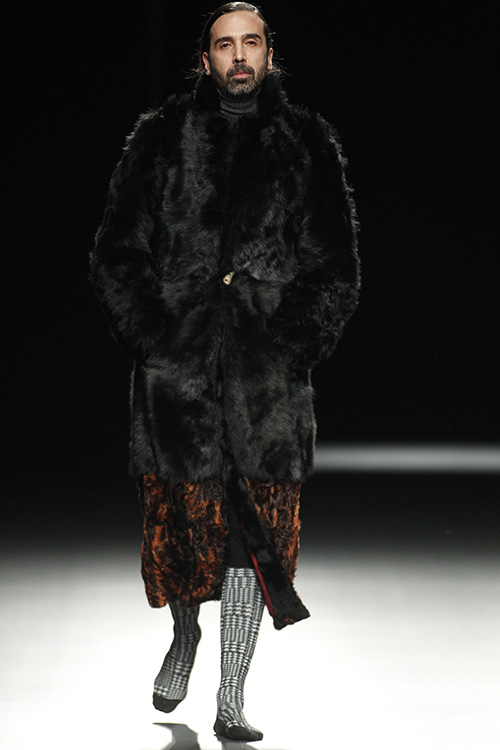 Desfile de la firma Roberto Etxeberría en la pasarela MBFWM Fall/Winter 2016- 2017, que tuvo lugar en el pabellón 14.1 de Ifema, en Madrid.