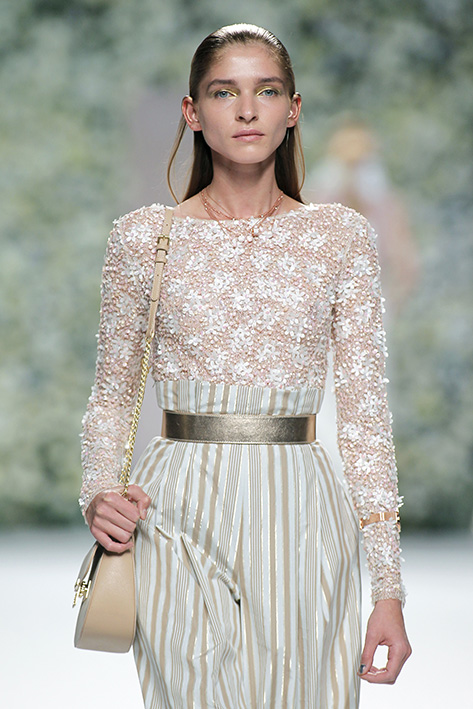 Modelo desfilando para Duyos durante la edición Primavera - Verano 2017 de MBFW Madrid