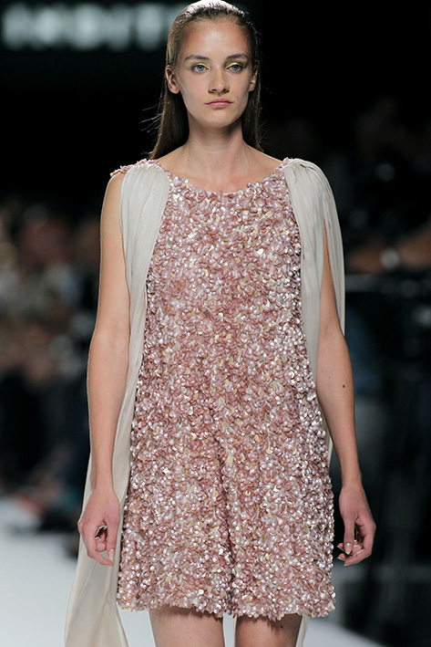 Modelo desfilando para Duyos durante la edición Primavera - Verano 2017 de MBFW Madrid