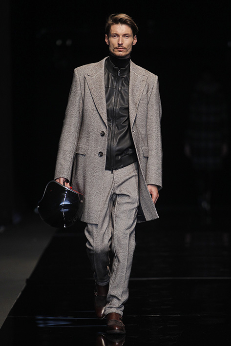 Modelo desfilando para Roberto Verino durante la edición de Otoño - Invierno de 2016- 2017 de MFSHOW
