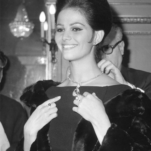 Claudia Cardinale con collar de Bulgari