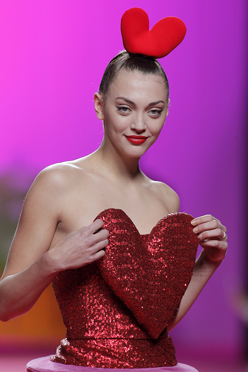 Modelo vestida por Ágatha Ruiz De La Prada en MBFW Madrid 2017