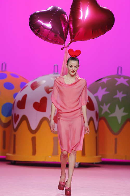 Modelo vestida por Ágatha Ruiz De La Prada en MBFW Madrid 2017