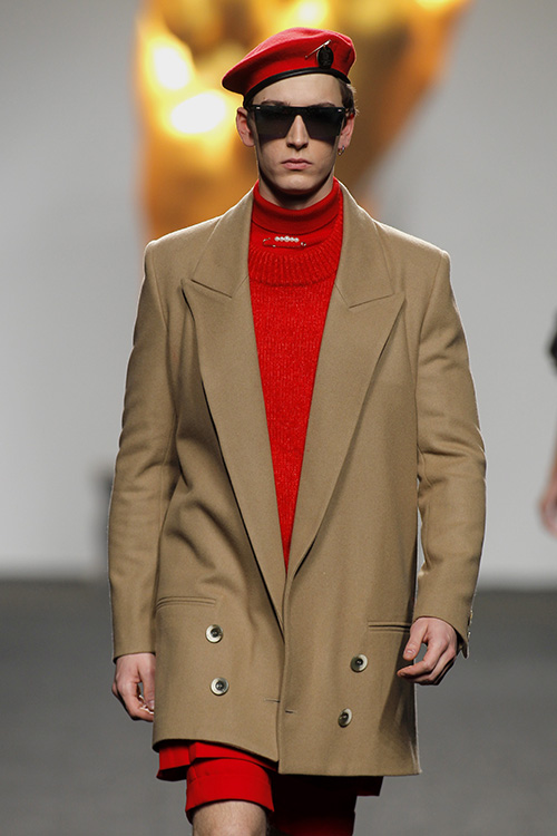 Modelo desfilando para Ana Locking en la edición de febrero 2017 de MBFW Madrid