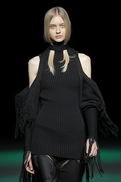 Modelo vestida por Juan Vidal en MBFW Madrid 2017