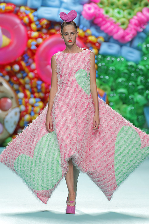 Modelo vestida por Ágatha Ruiz De La Prada en MBFW Madrid 2017
