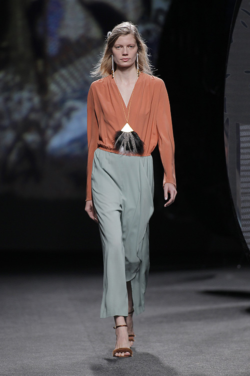 Modelo vestida por Ailanto en MBFW Madrid 2017