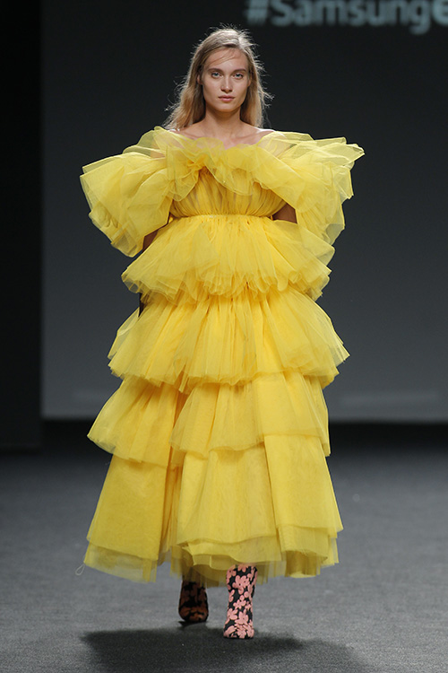 Modelo en el desfile de Celia Valverder en Samsun Ego 2018