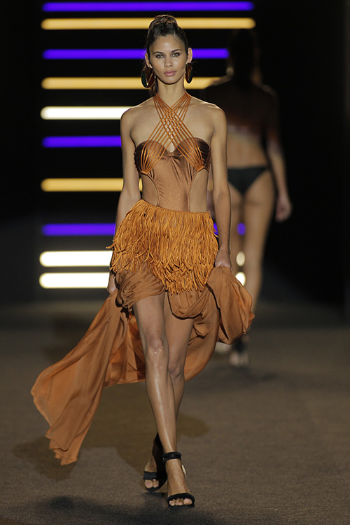 Modelo vestida por Dolores Cortés en MBFW Madrid 2017