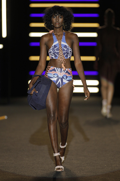 Modelo vestida por Dolores Cortés en MBFW Madrid 2017