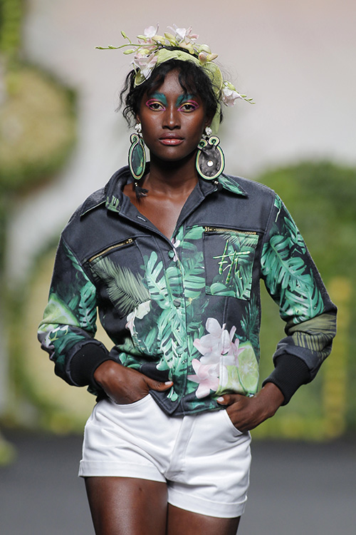 Modelo vestida por Francis Montesinos en MBFW Madrid 2017