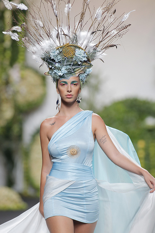 Modelo vestida por Francis Montesinos en MBFW Madrid 2017