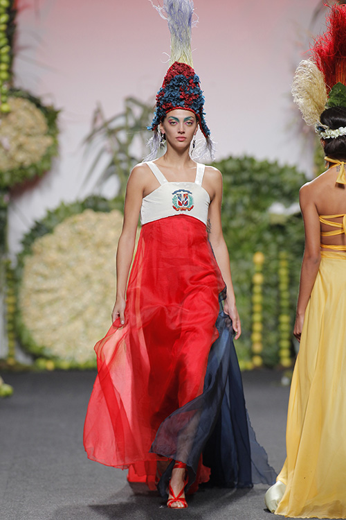 Modelo vestida por Francis Montesinos en MBFW Madrid 2017