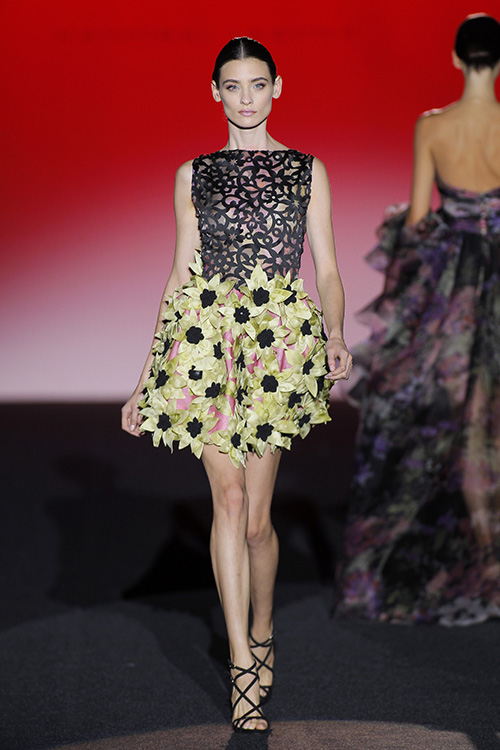 Modelo vestida por Hannibal Laguna en MBFW Madrid 2017