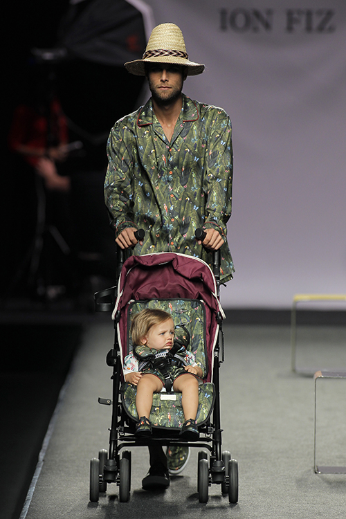 Modelo vestido por Ion Fiz en MBFW Madrid 2017