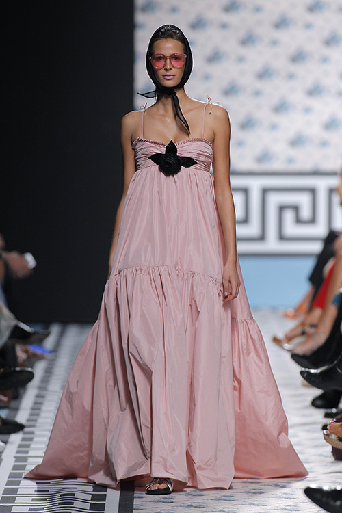 Modelo vestida por Jorge Vázquez en MBFW Madrid 2017
