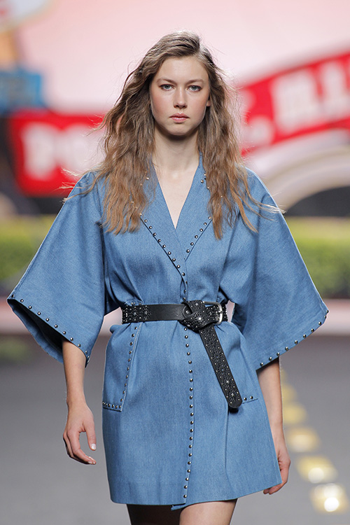 Modelo vestida por Juana Martín en MBFW Madrid 2017