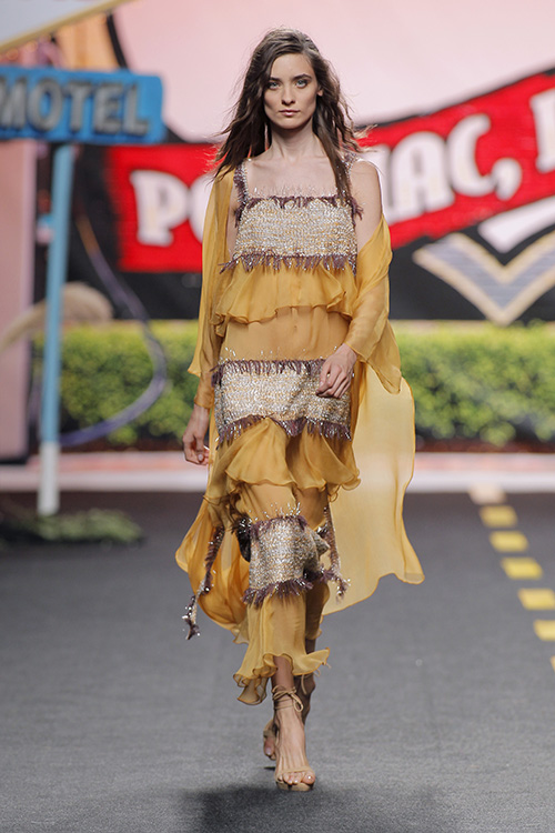 Modelo vestida por Juana Martín en MBFW Madrid 2017