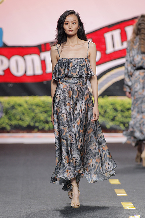 Modelo vestida por Juana Martín en MBFW Madrid 2017