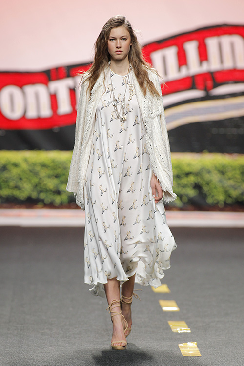 Modelo vestida por Juana Martín en MBFW Madrid 2017