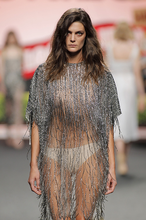 Modelo vestida por Juana Martín en MBFW Madrid 2017