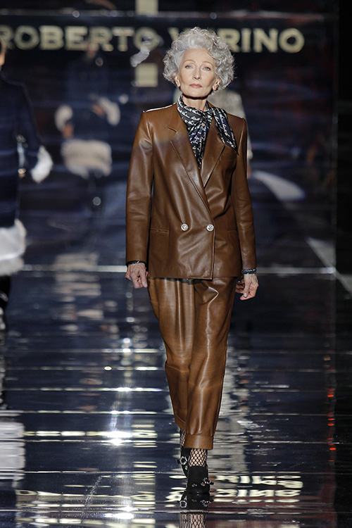 Modelo desfilando para Roberto Verino durante la edición de Otoño - Invierno de 2017- 2018 de MBFW Madrid