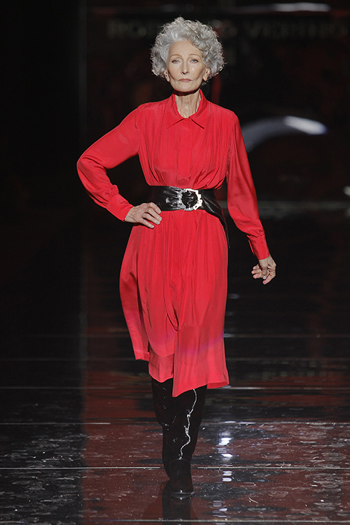 Modelo desfilando para Roberto Verino durante la edición de Otoño - Invierno de 2017- 2018 de MBFW Madrid