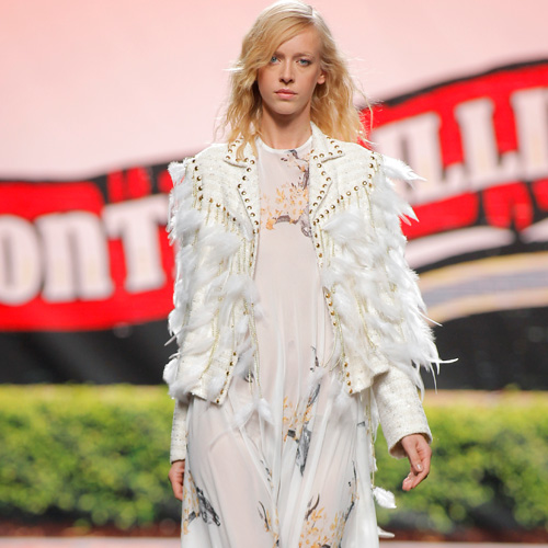 Modelo vestida por Juana Martín en MBFW Madrid 2017