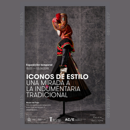 Cartela de la exposición Iconos de Estilo en el Museo del Traje de Madrid