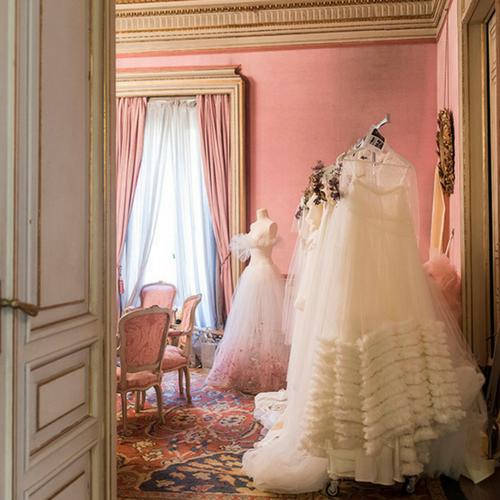 Traje de novia preparado en probador