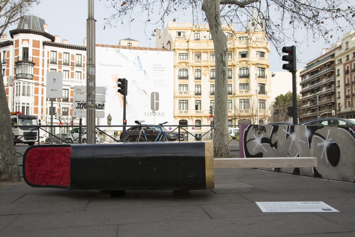 Escultura helado gigante situada en plaza