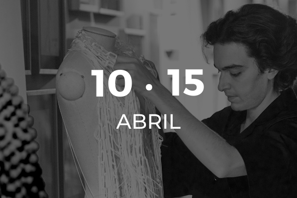Ernesto Naranjo viste un maniquí