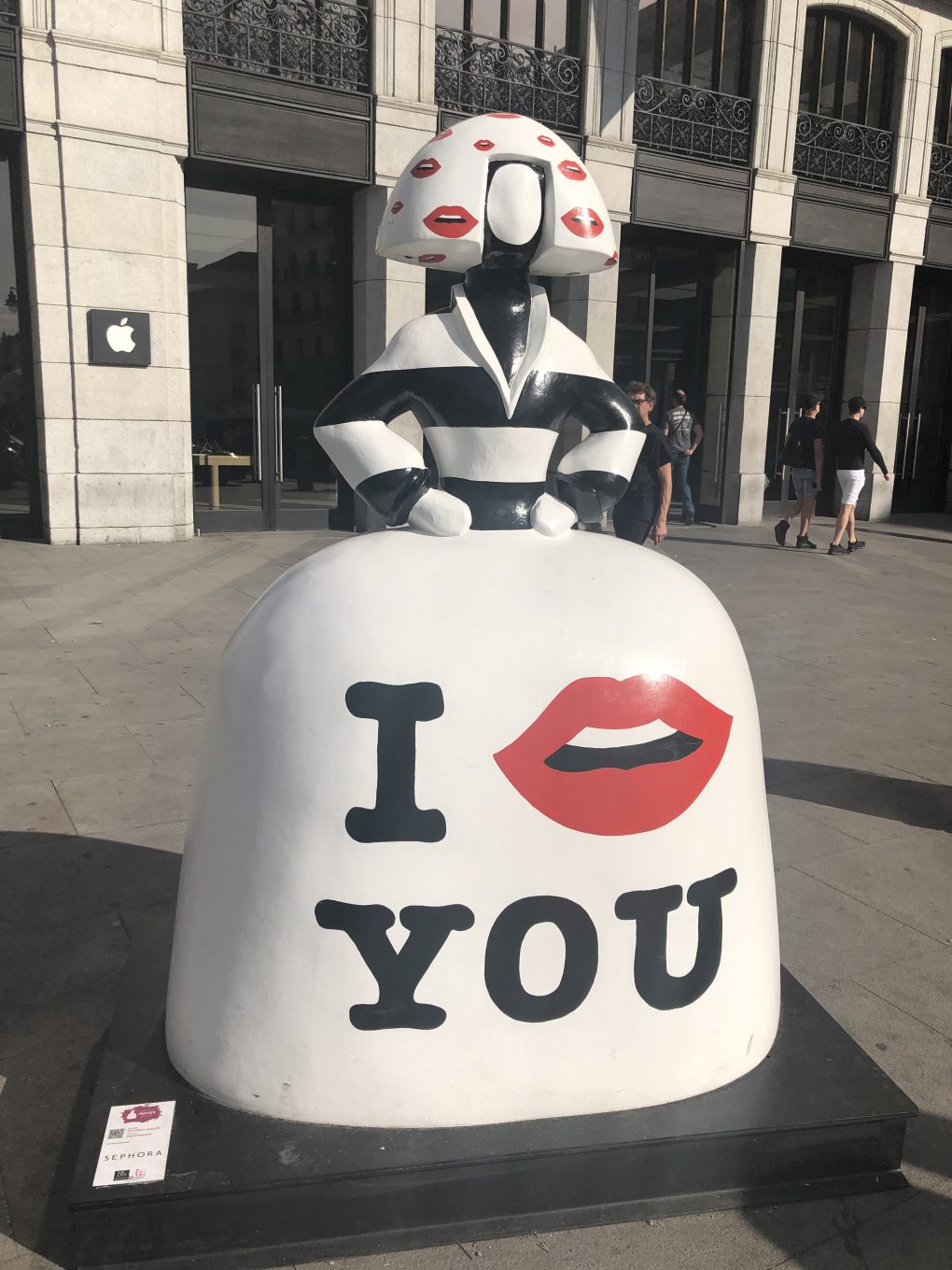 Figura de menina en Puerta del Sol de Madrid