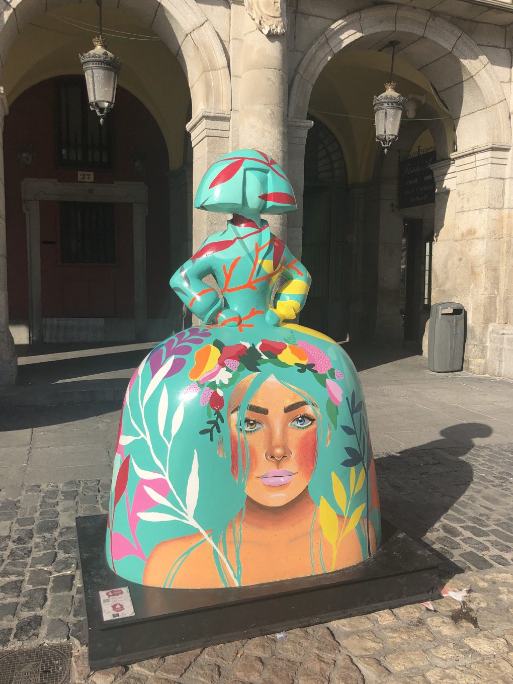 Figura de menina en Plaza Mayor de Madrid