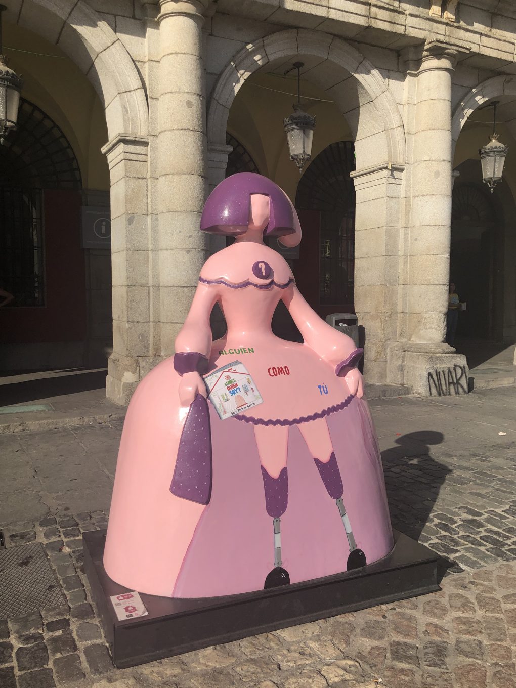 Figura de menina en Plaza Mayor de Madrid