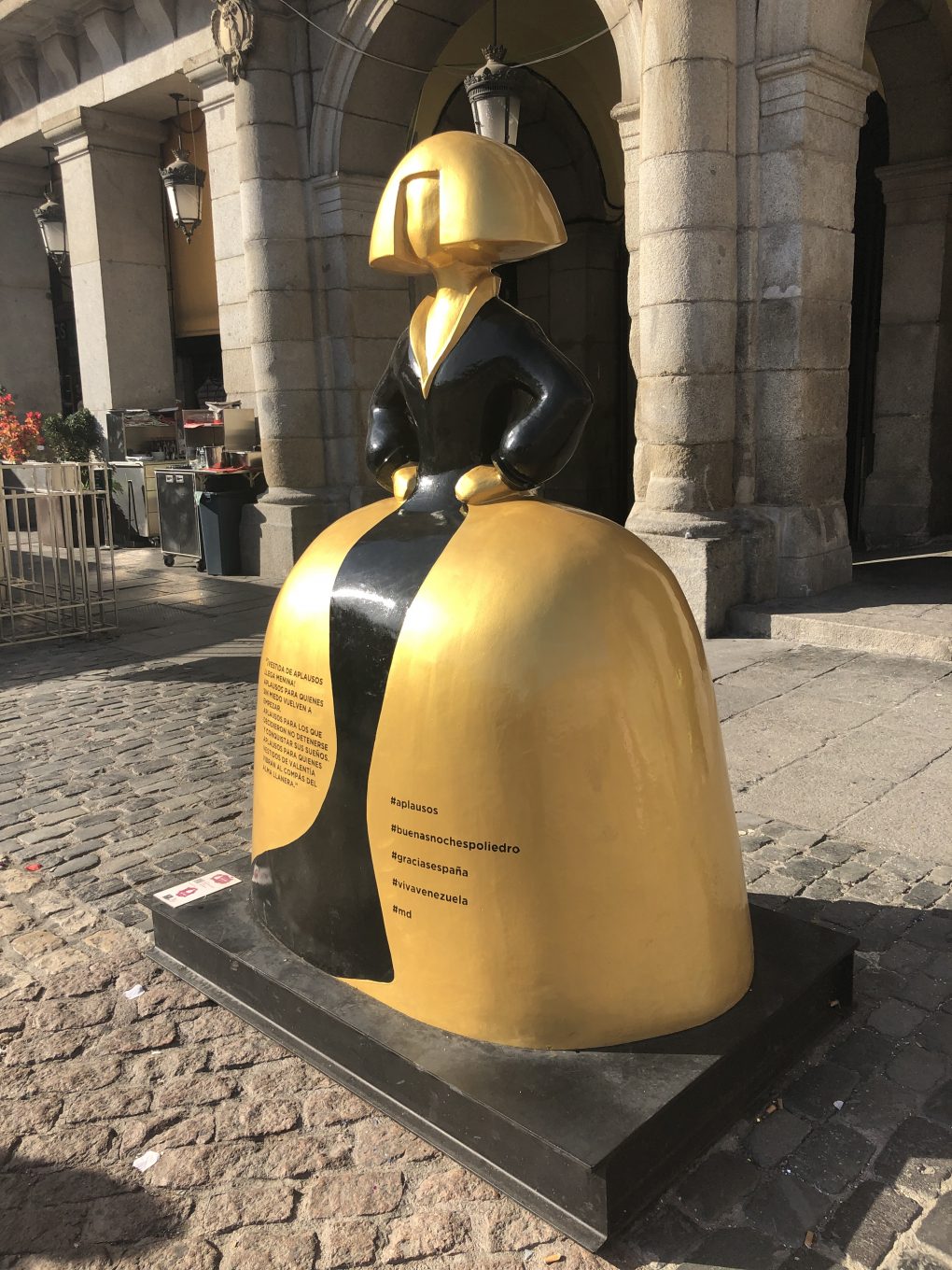 Figura de menina en Plaza Mayor de Madrid