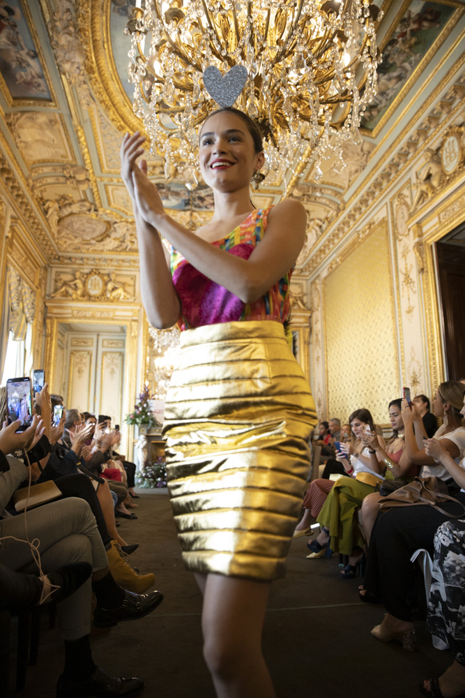 Modelo desfilando para Ágatha Ruiz de la Prada en Pasarela Latinoamericana