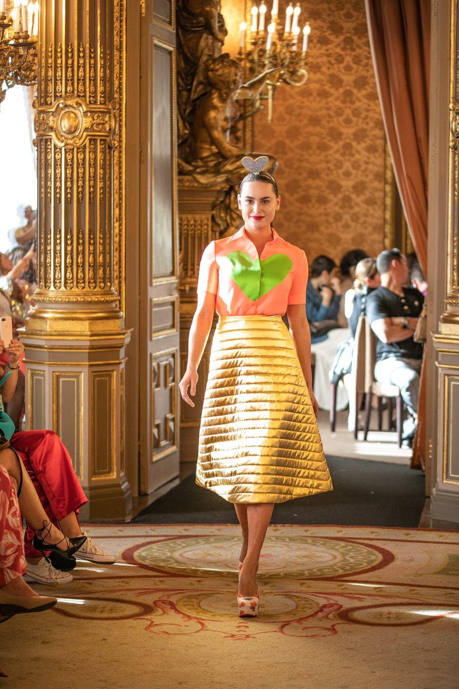 Modelo desfilando para Ágatha Ruiz de la Prada en Pasarela Latinoamericana