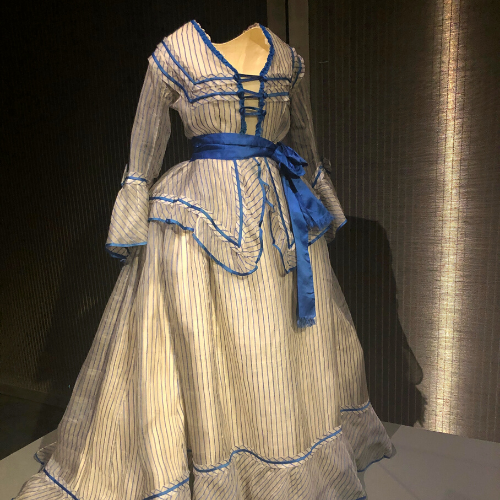 Vestido de época en exposición