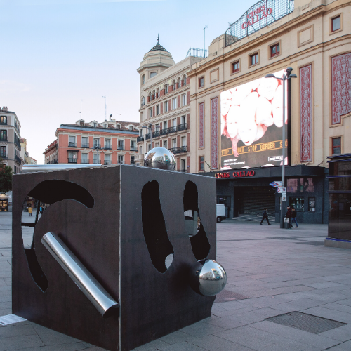 Escultura en plaza de Callao Madrid